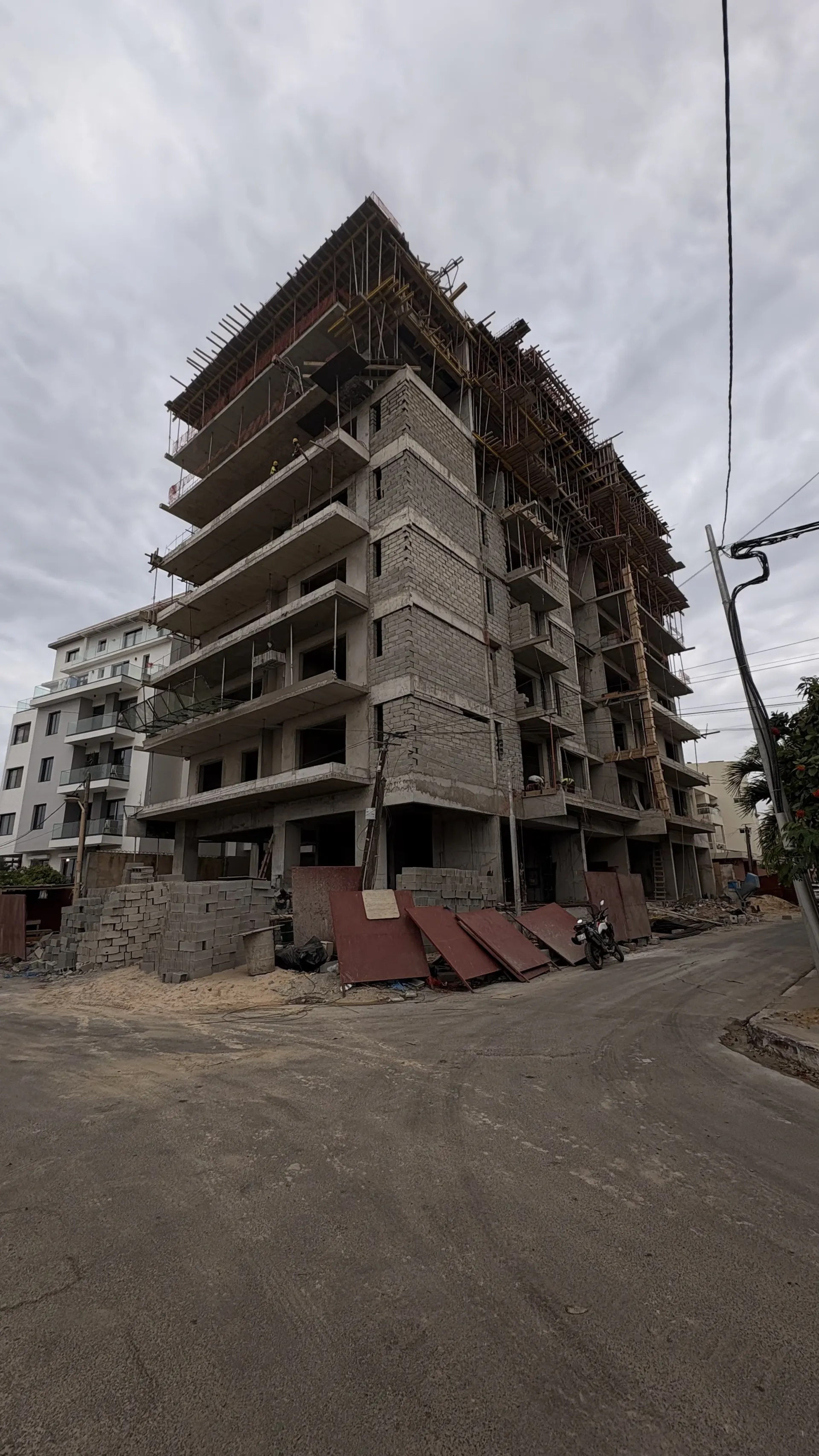 Vue du chantier avec coffrages et étaiement